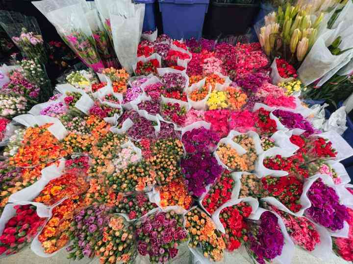 女性節(jié)花市大繁榮 玫瑰身價(jià)翻倍，甜品店跨界搶風(fēng)頭